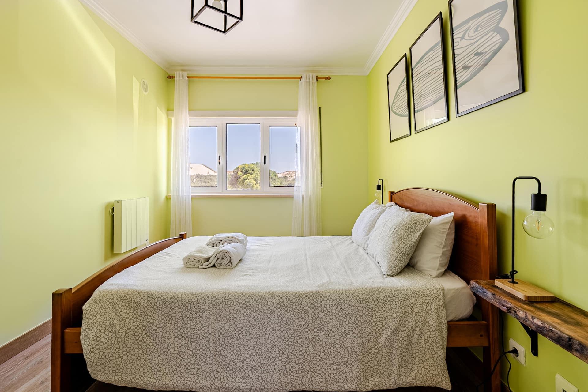 Peniche Beach Apartment Bay — double bedroom in Peniche