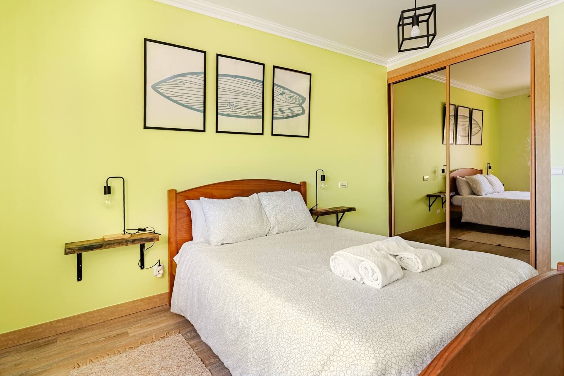 Peniche Beach Apartment Bay — double bedroom in Peniche