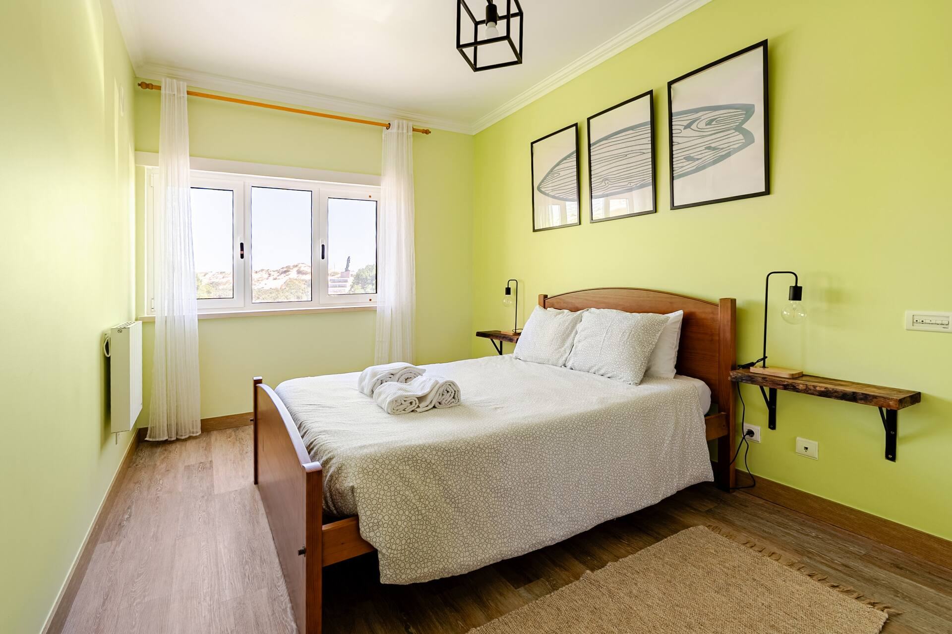 Peniche Beach Apartment Bay — double bedroom in Peniche