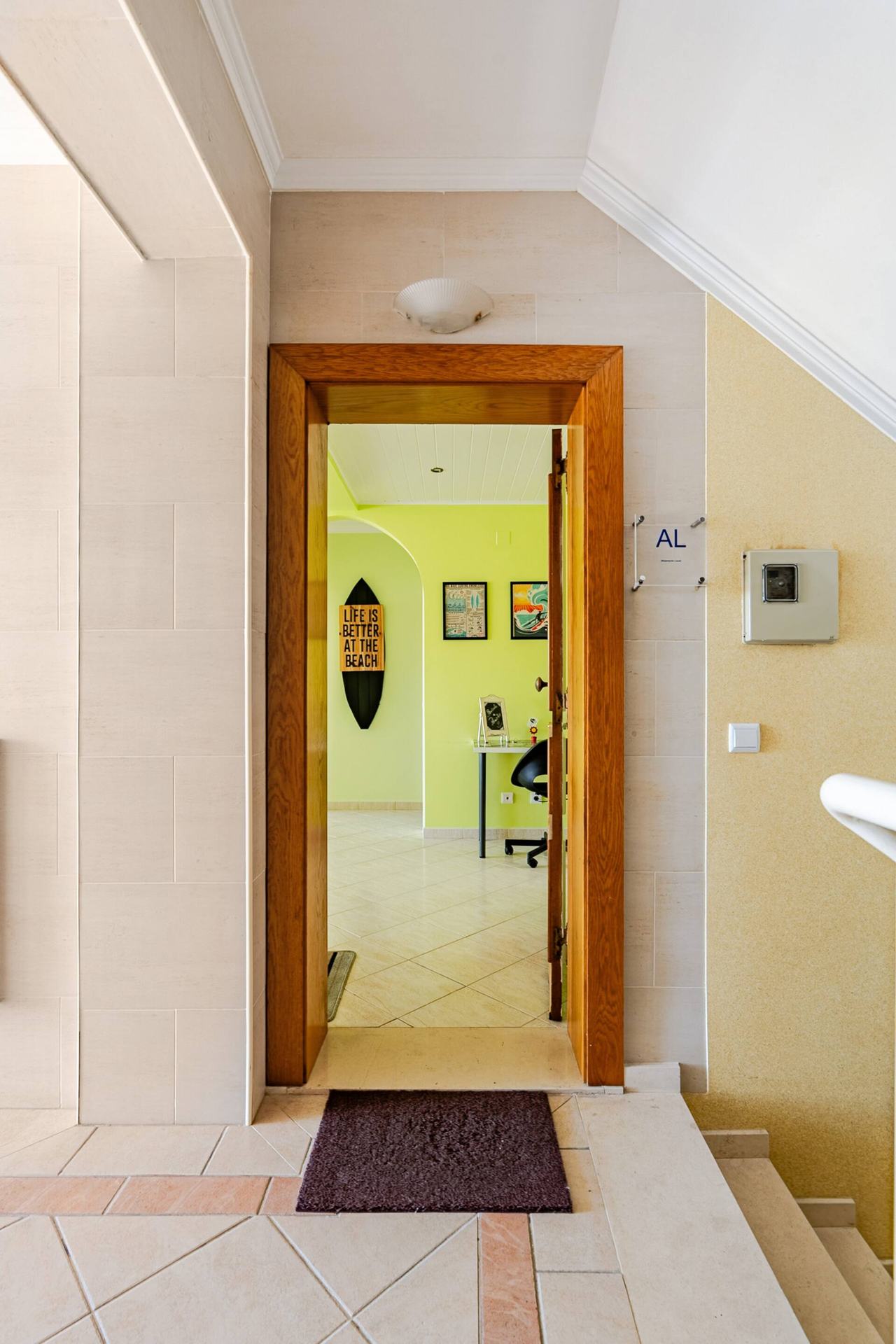 Peniche Beach Apartment Bay — entrance in Peniche