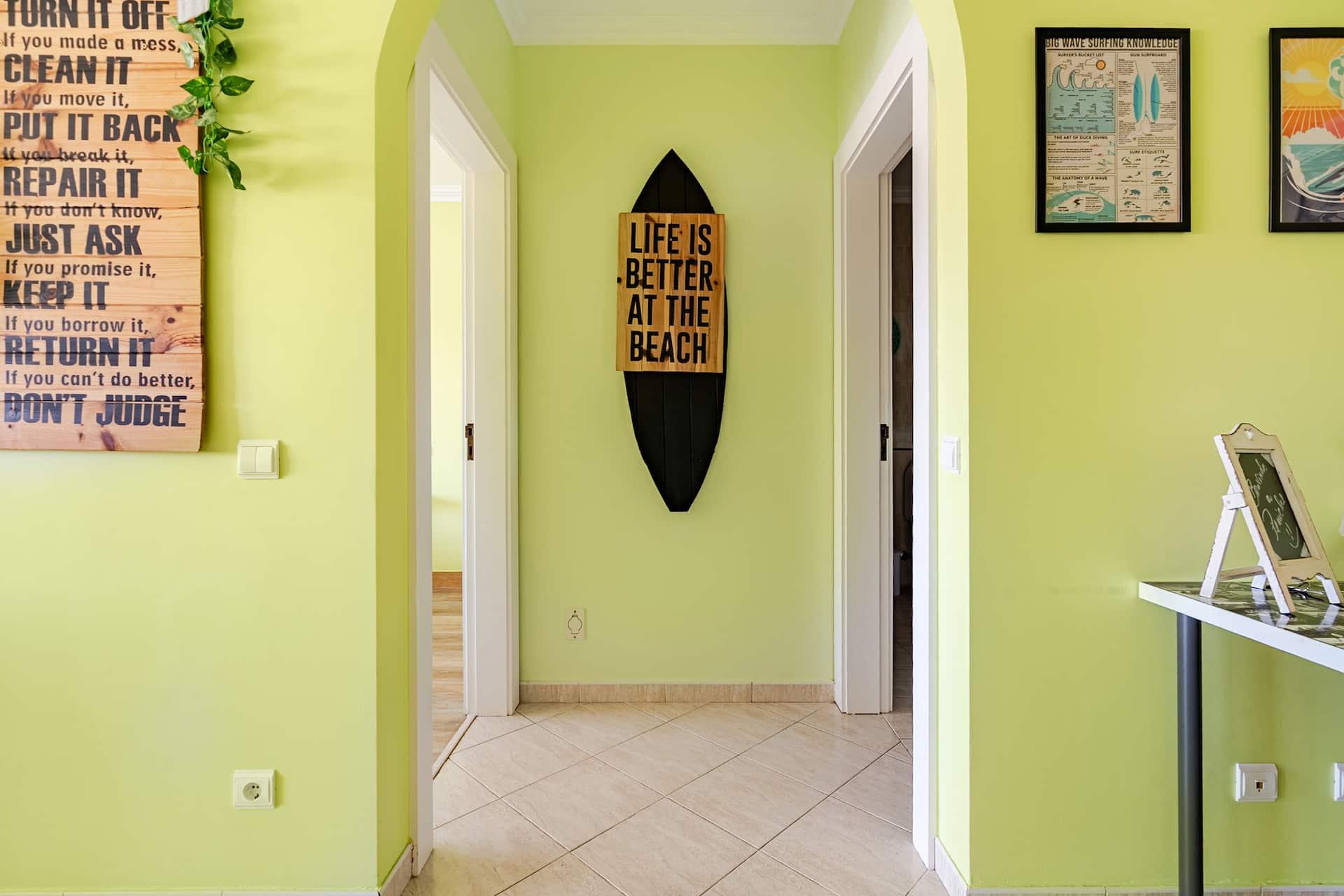 Peniche Beach Apartment Bay — hallway in Peniche