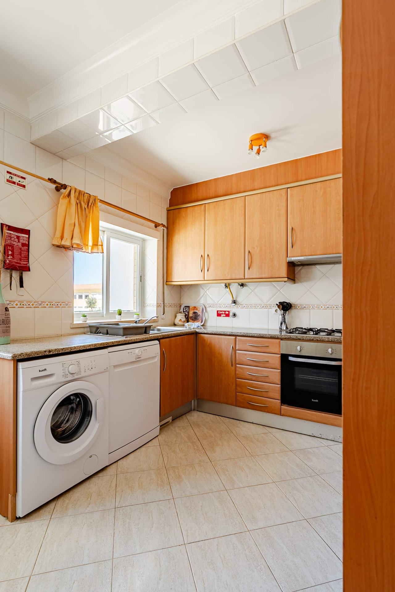 Peniche Beach Apartment Bay — fully equipped kitchen in Peniche