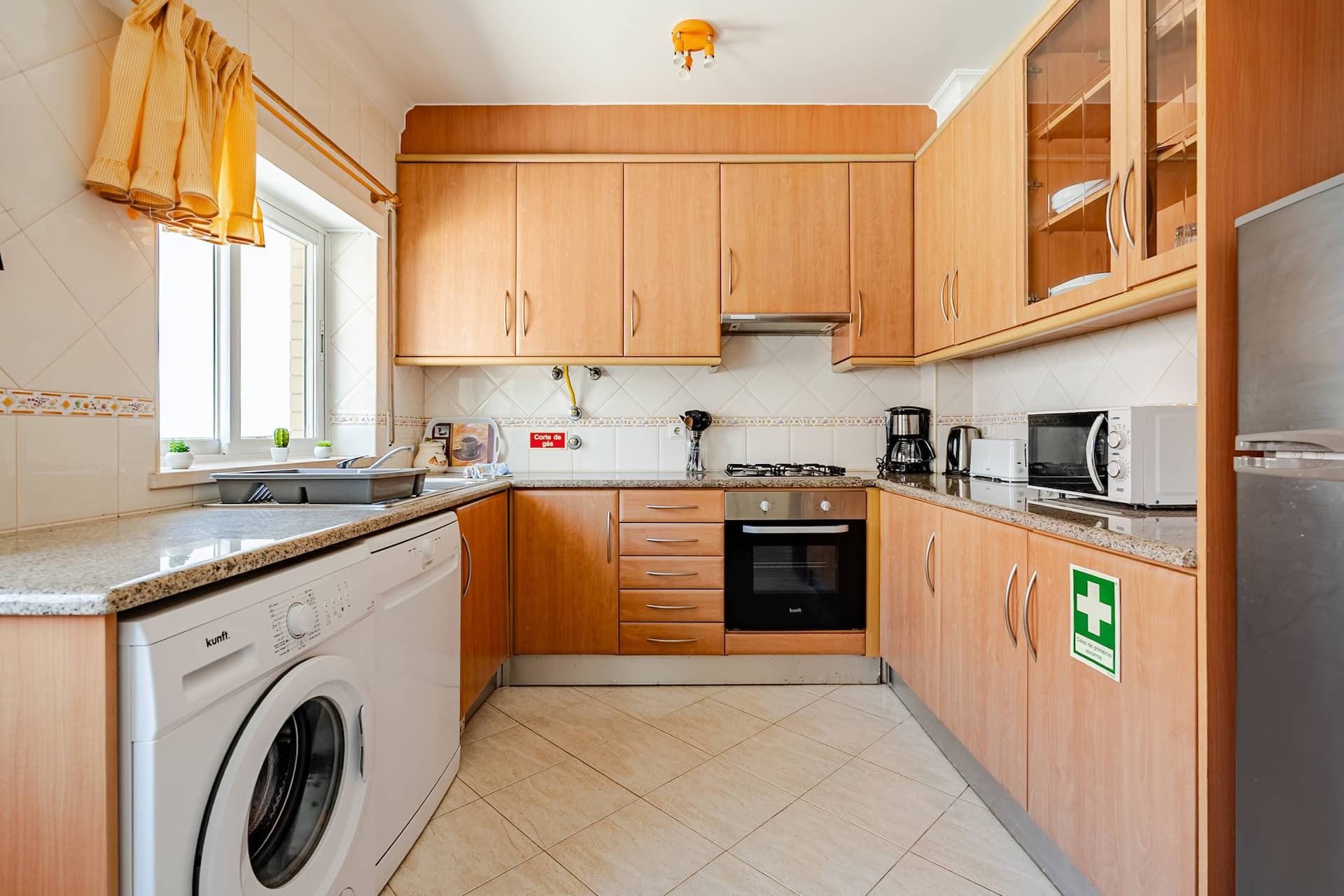 Peniche Beach Apartment Bay — fully equipped kitchen in Peniche
