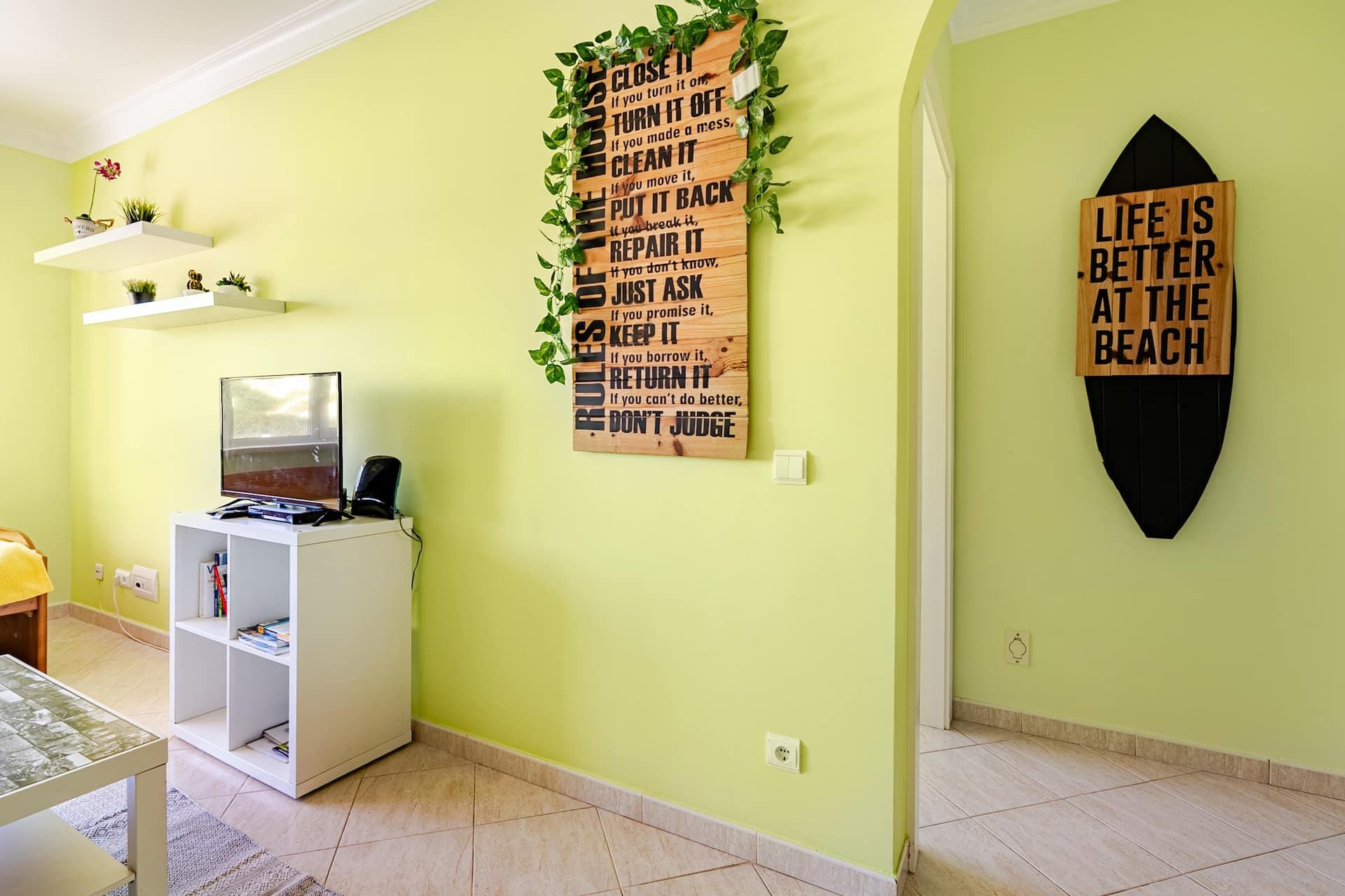 Peniche Beach Apartment Bay — living room in Peniche