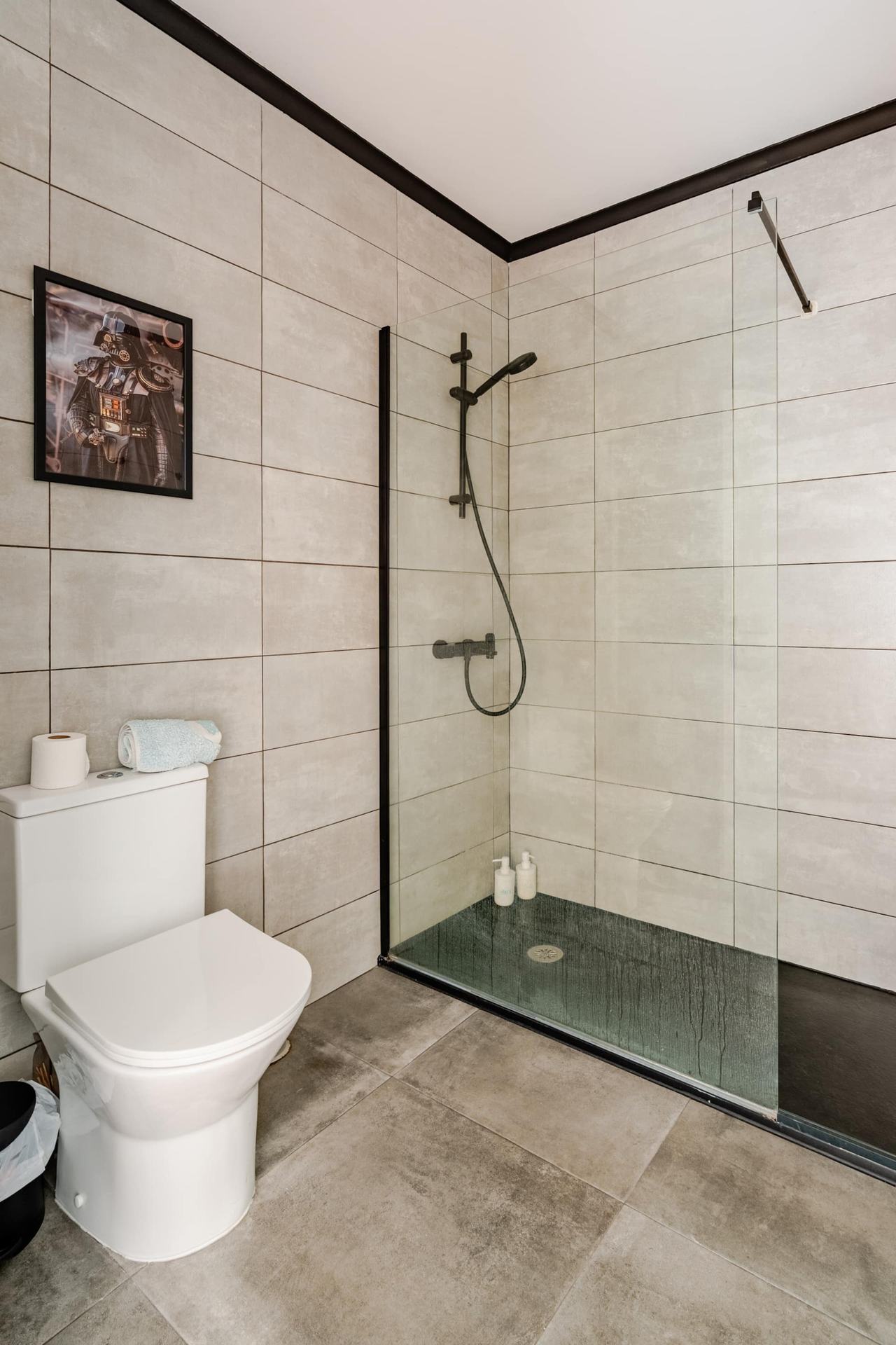 Peniche Beach Apartment Fishermen — bathroom in Peniche