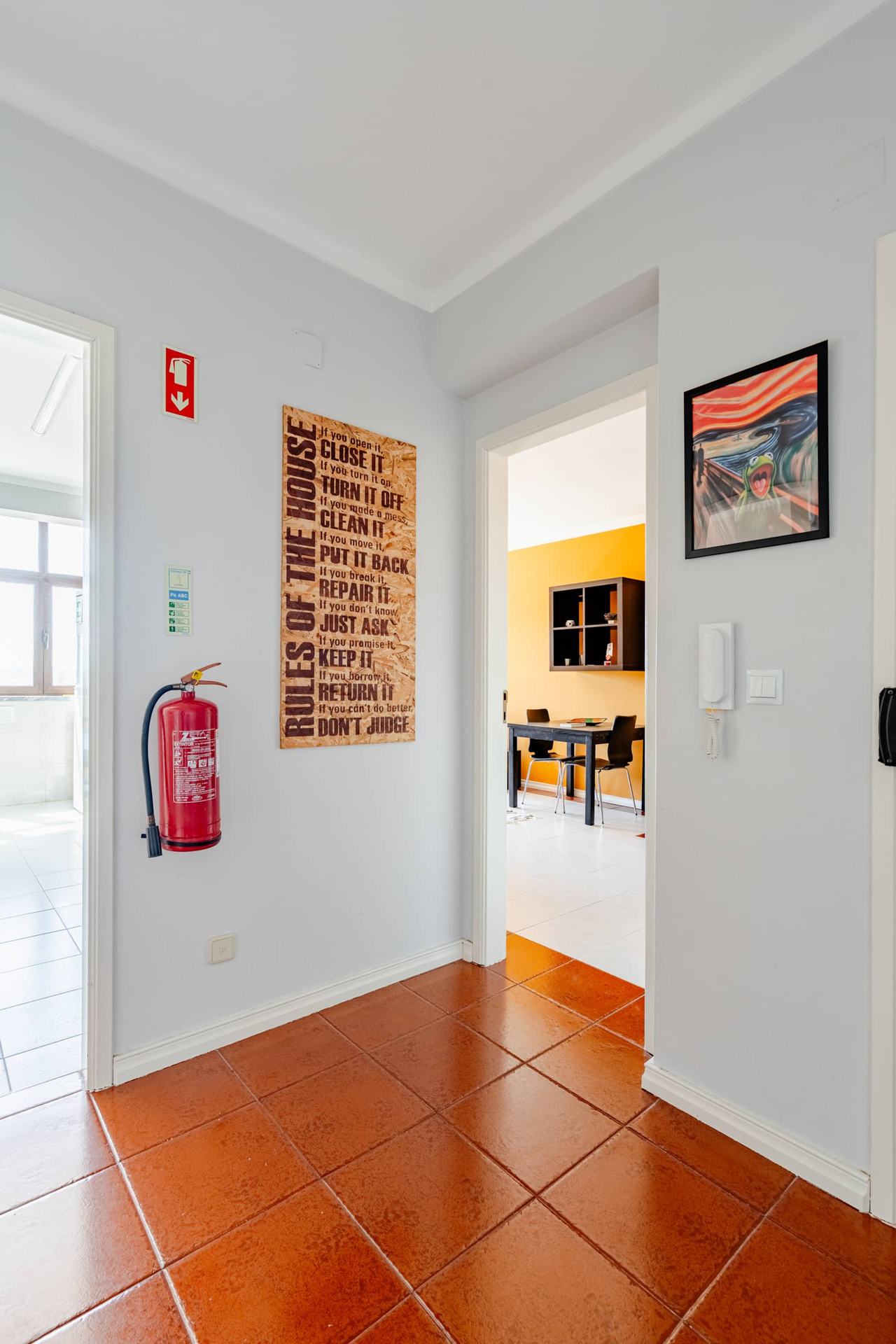 Peniche Beach Apartment Fishermen — hallway in Peniche
