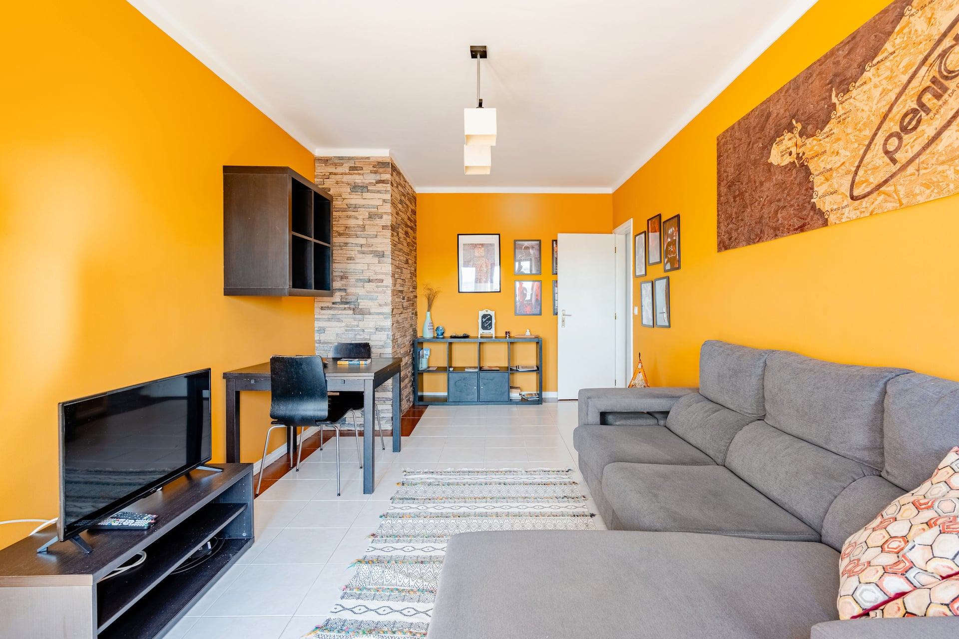 Peniche Beach Apartment Fishermen — living room in Peniche