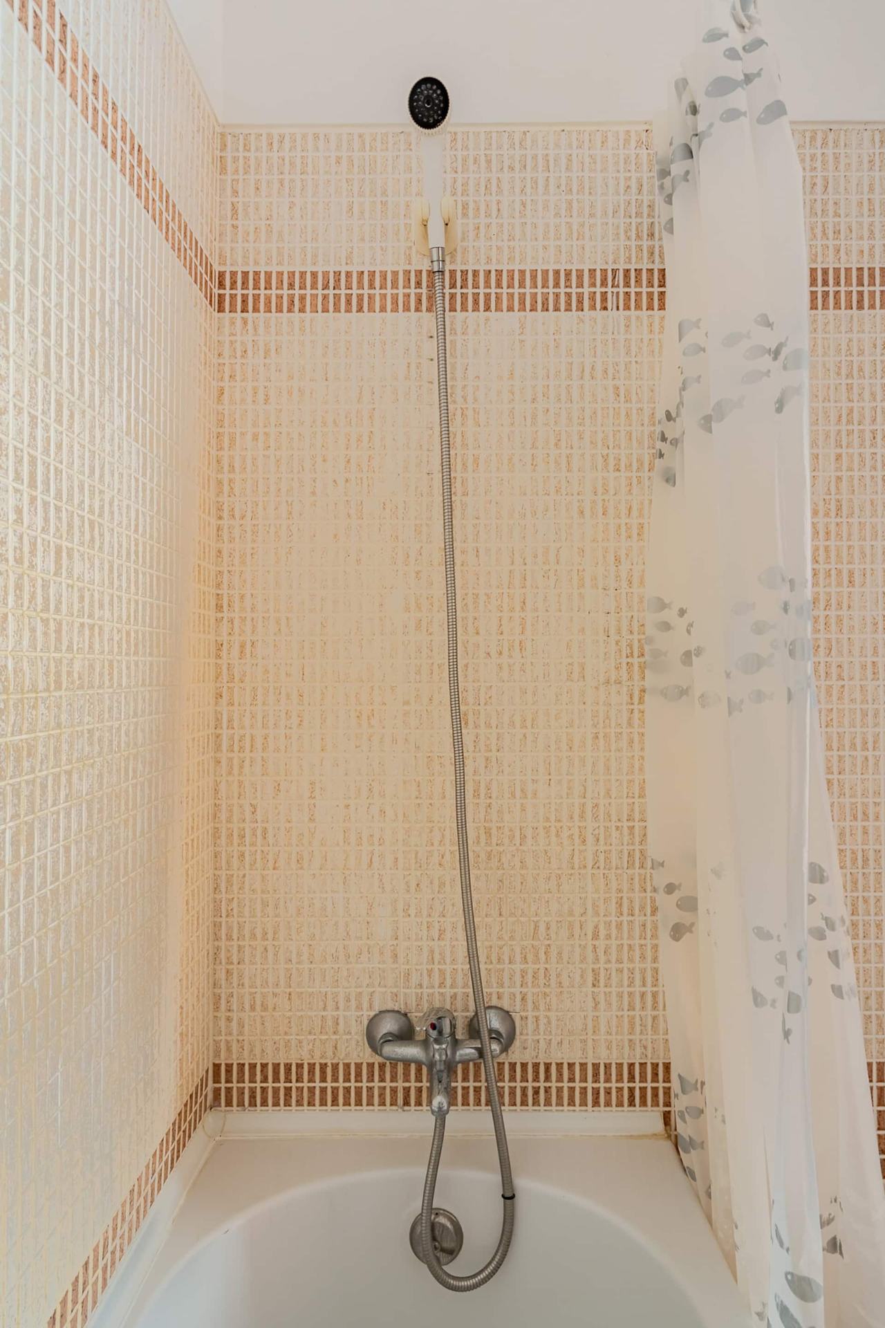 SurfPeniche Ocean View — bathroom in Peniche
