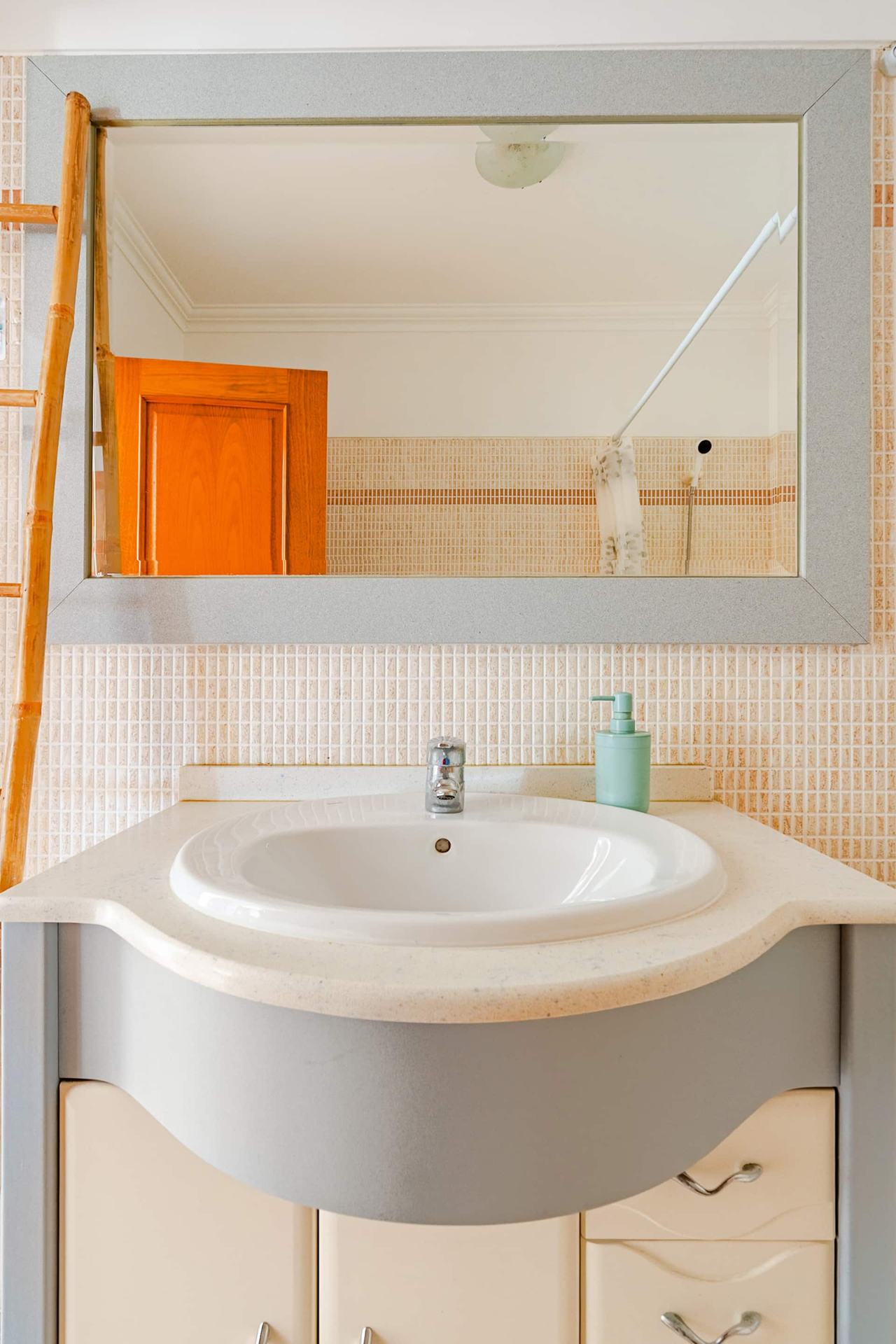 SurfPeniche Ocean View — bathroom in Peniche