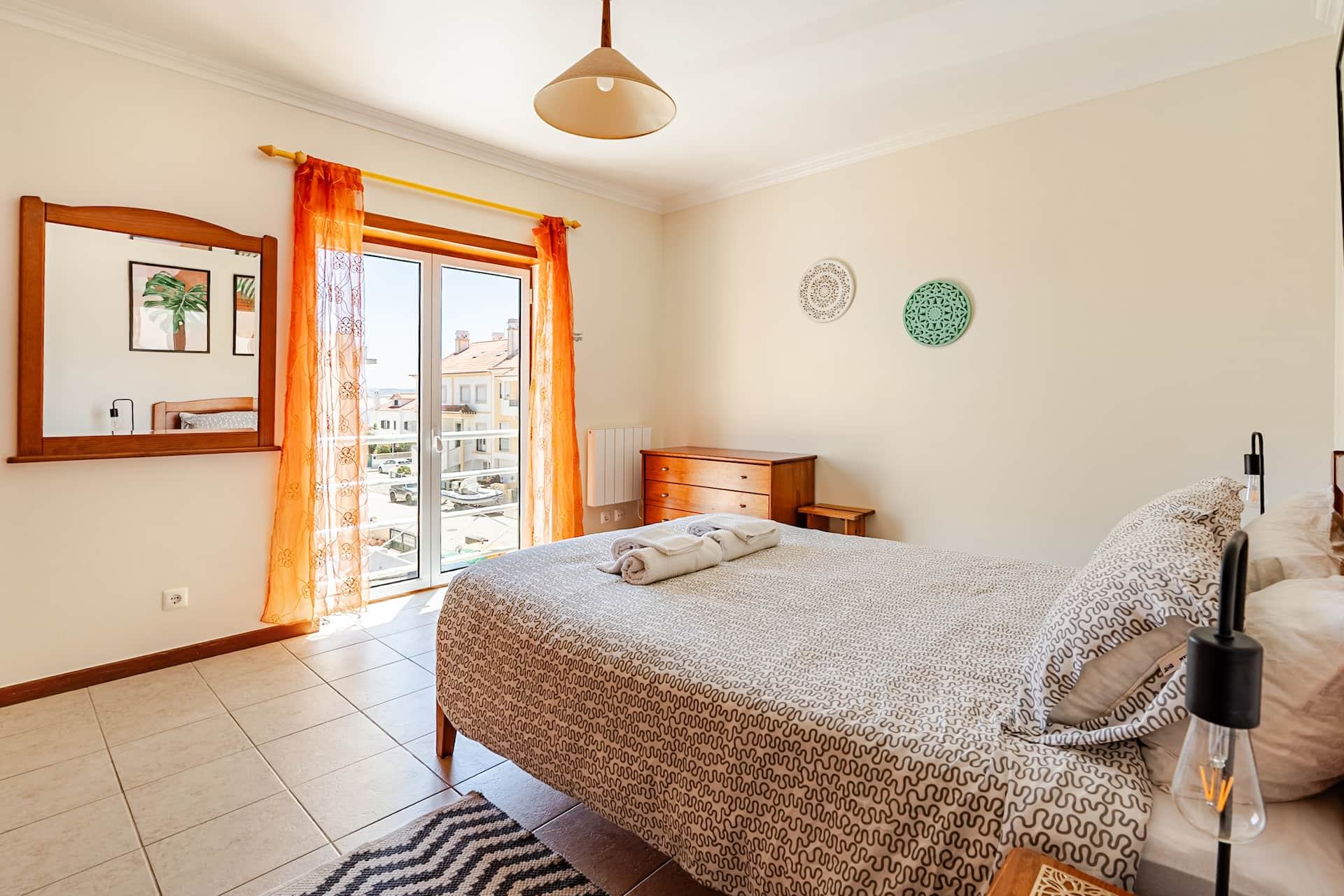 SurfPeniche Ocean View — double bedroom in Peniche