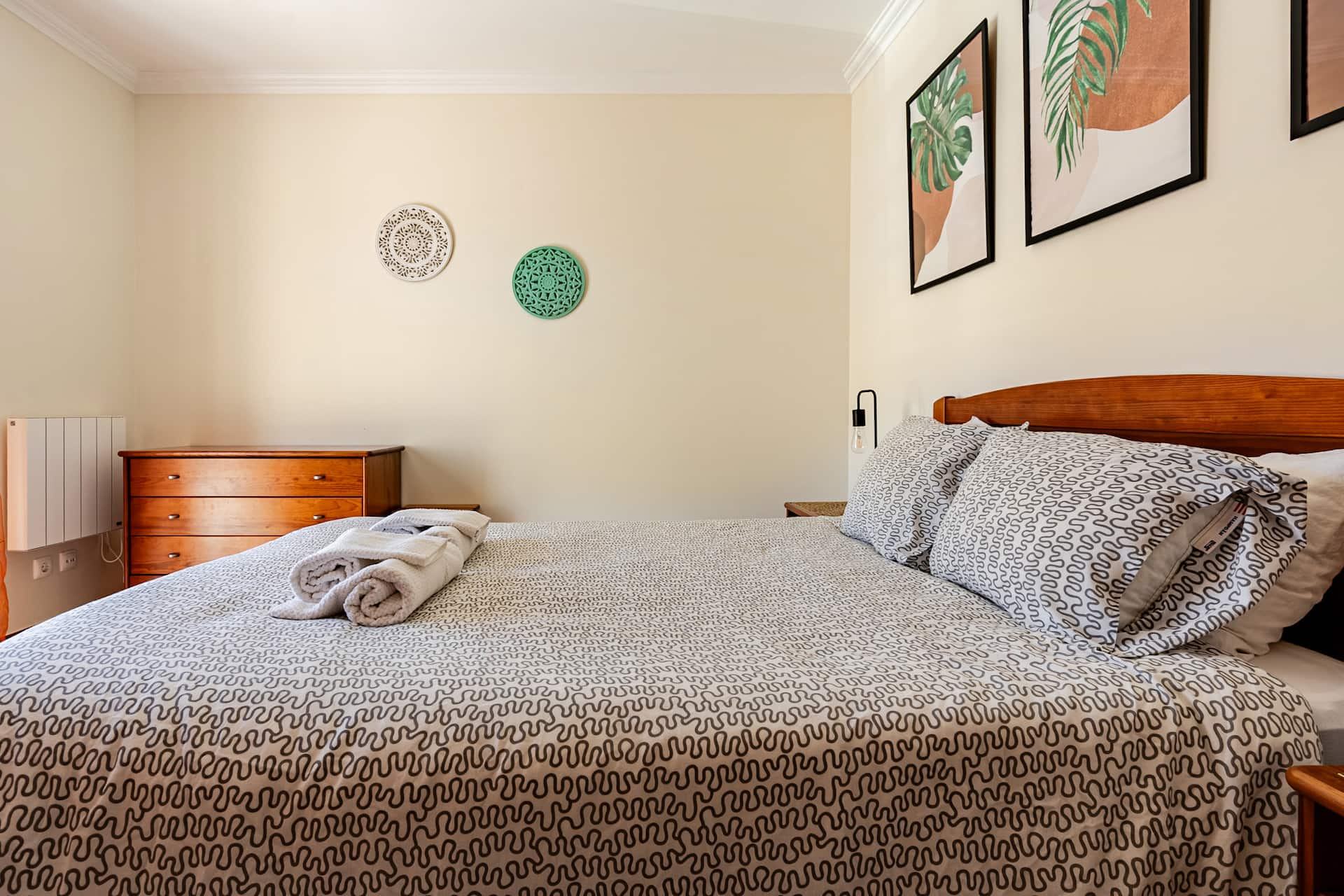 SurfPeniche Ocean View — double bedroom in Peniche