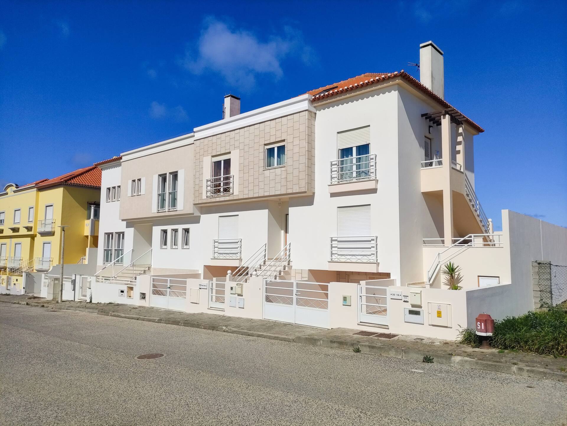SurfPeniche Ocean View — building exterior in Peniche